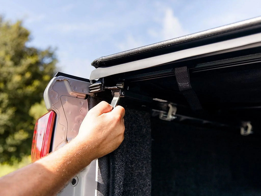 Gator by RealTruck SRX Roll-Up Tonneau Cover Compatible with 2022-2024 Toyota Tundra 5'7" Bed w/ Deck Rail System