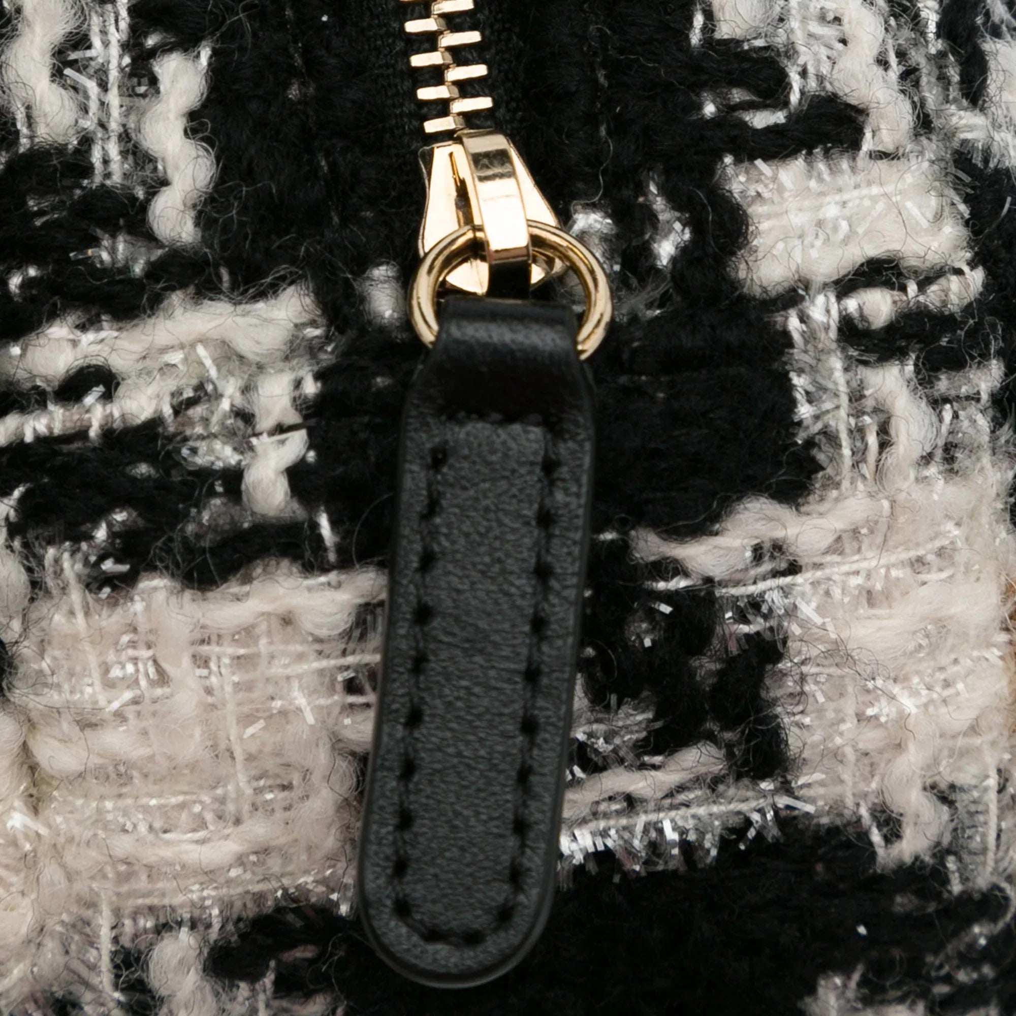Pre-Owned Authenticated Chanel Round 19 Clutch with Chain and Lambskin Coin Purse Tweed Fabric Black Crossbody Bag Unisex (Good)