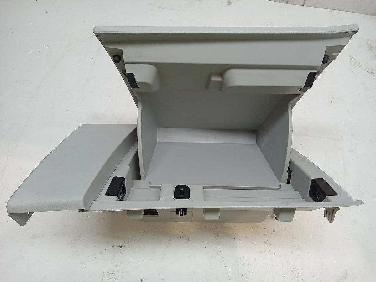 Pre-Owned 17 Jeep Renegade Glove Box OEM (Good)